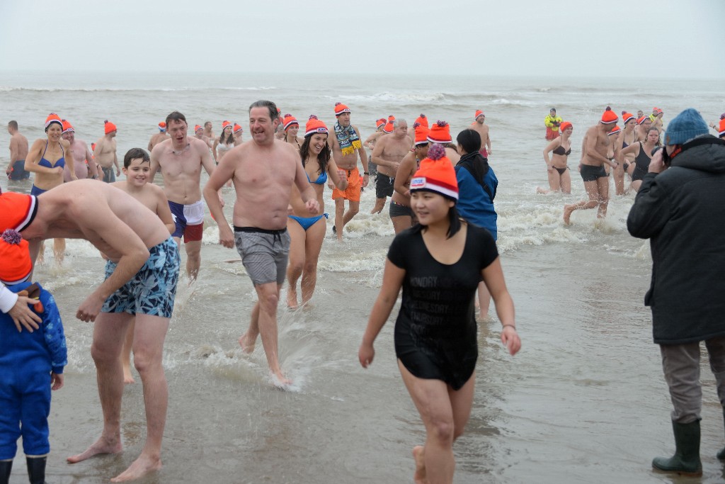 ../Images/Nieuwjaarsduik Noordwijk 2020 094.jpg